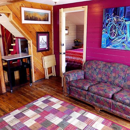 ホテル Mountain Thyme Getaway Barkerville エクステリア 写真