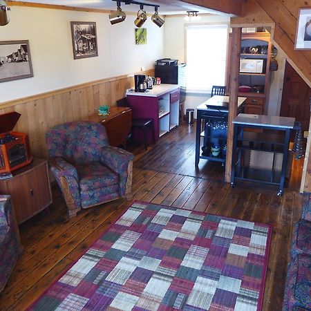 ホテル Mountain Thyme Getaway Barkerville エクステリア 写真