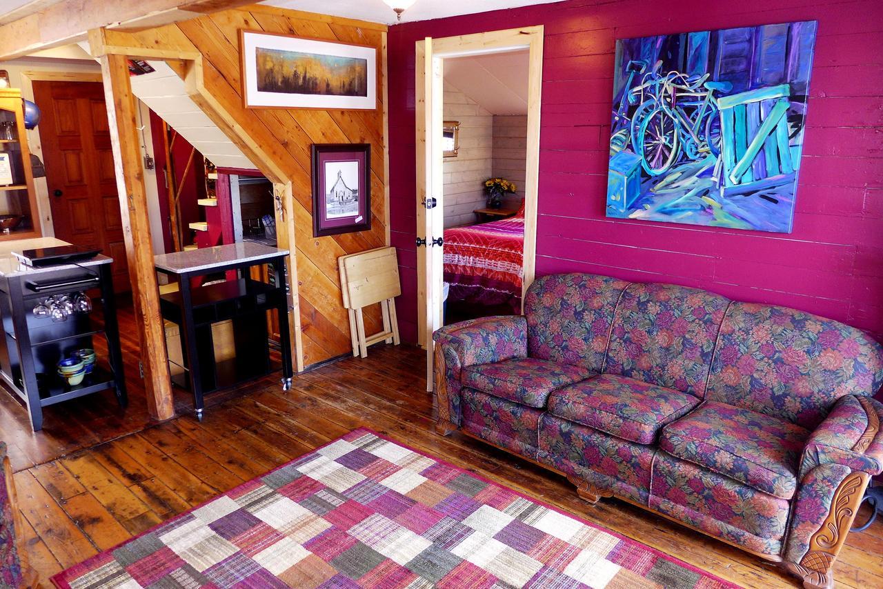 ホテル Mountain Thyme Getaway Barkerville エクステリア 写真
