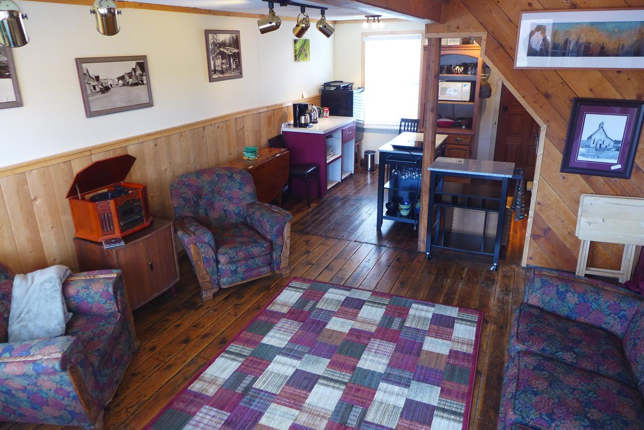 ホテル Mountain Thyme Getaway Barkerville エクステリア 写真